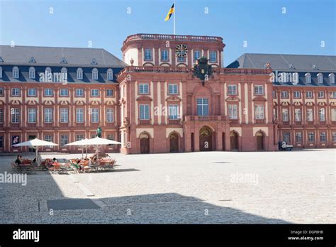 Mannheim palace hi-res stock photography and images - Alamy