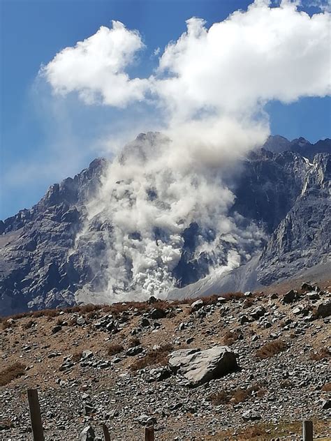 Gran Desprendimiento En Las Cercanías Del Glaciar Mesón Alto Fundación Glaciares Chilenos