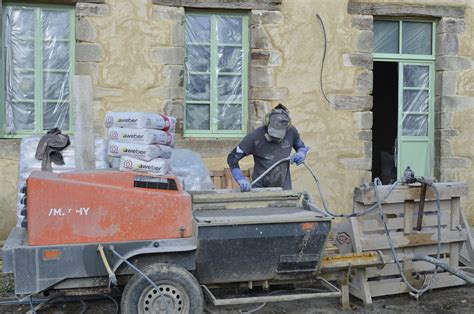 Le béton de chanvre matériau biosourcé projection à Domagné par LB