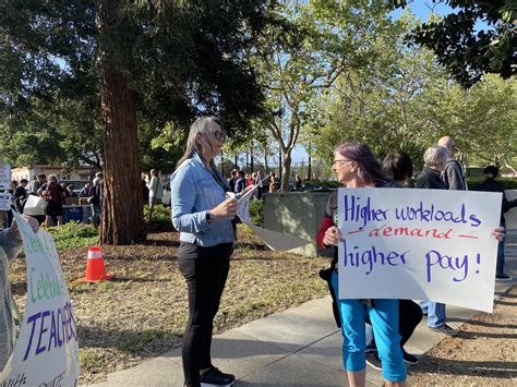 Palo Alto teachers rally for salary increase to match Bay Area living costs - Palo Alto Online