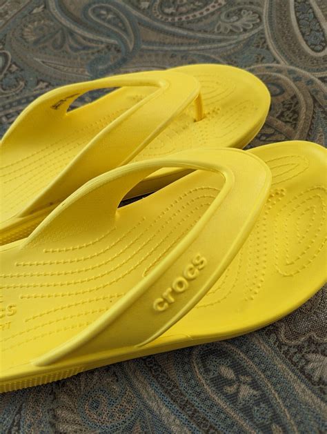 Crocs Iconic Comfort Thong Classic Flip Flop Unisex Y Gem