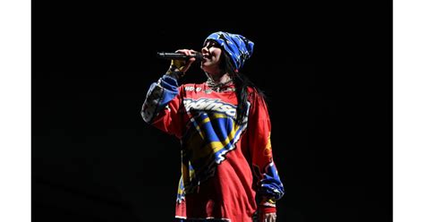 Billie Eilish achava que o fato de ela sentir atração por mulheres era