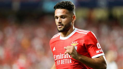 Transfer Gossip Man Utd Ask About Benfica Striker Who Replaced