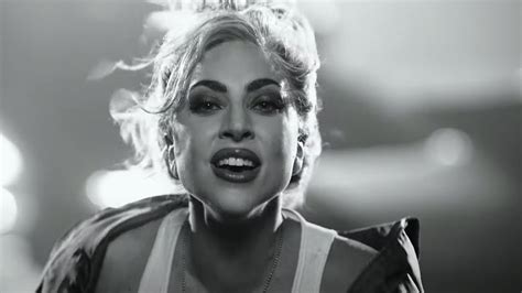 Lady Gaga: il video musicale del singolo Hold My Hand