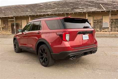 Hustle along in the 2020 Ford Explorer ST - CNET