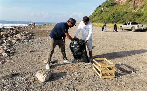 Realizan Mantenimiento A La Escollera Del Faro De Mazatl N El Sol De