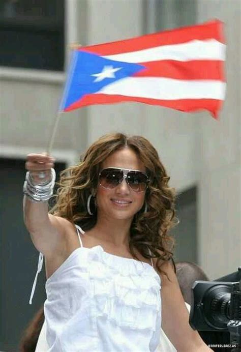 Jlo Con La Bandera De Puerto Rico En Un Desfile