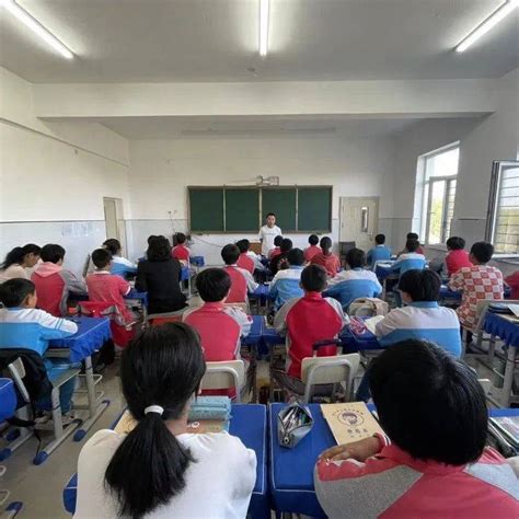 六家子镇学校初中部：示范引领齐发力 促教学质量提升课堂活动发展