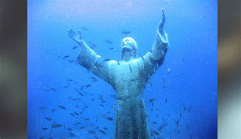 Facebook Viral Buzo Descubre Misteriosa Estatua En Las Profundidades