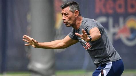 O que o Grêmio está fazendo para convencer Pedro Caixinha a vir para