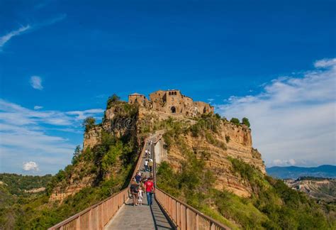 Civita Di Bagnoregio La Ciudad De Muerte Foto Editorial Imagen De