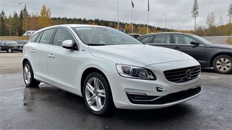 Volvo V60 D5 AWD Business Summum Aut Plug In Hybrid Farmari 2014