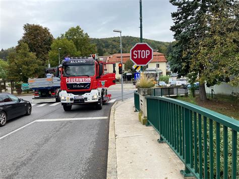 Baum Droht Auf Haus Zu St Rzen Freiwillige Feuerwehr Alland