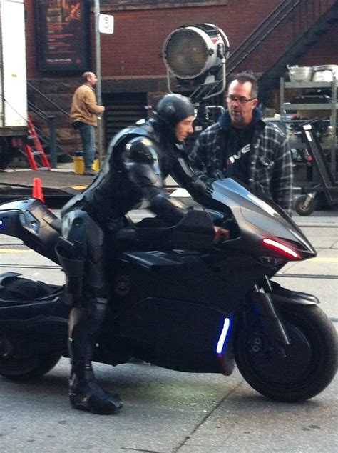 UPDATE: ROBOCOP Filming A Chase Scene On His Motorcycle; Plus A Futuristic Police Car