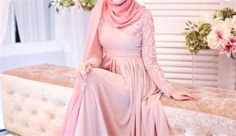 Inspirasi Gaun Pengantin Nuansa Pink Untuk Wanita Berhijab Photo