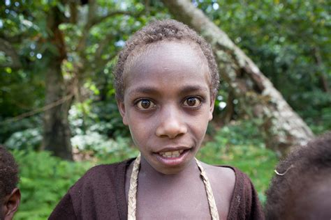 ANTOINE BOUREAU Portrait d un garçon de l île de Tanna Vanuatu