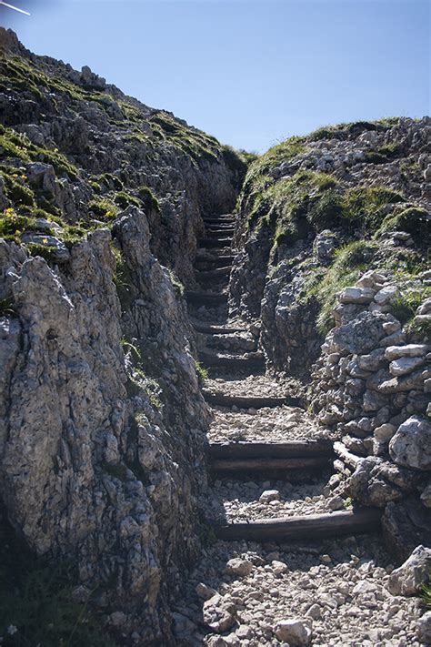 Camminamenti Sul Sass De Stria Incisi Nella Dura Roccia Si Flickr