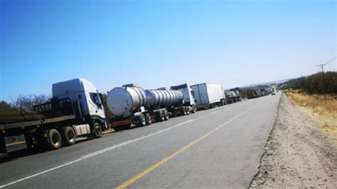 truck drivers wait days  cross border  zimbabwe newscoza