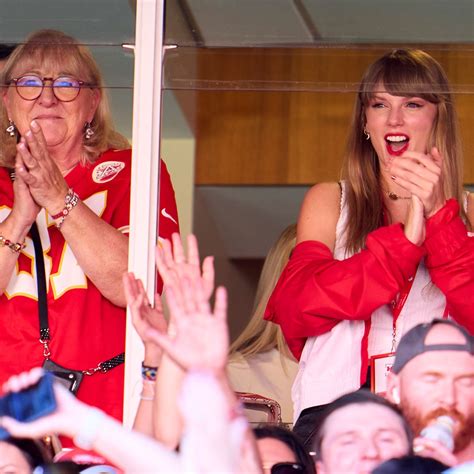 Photos From Taylor Swift Cheers On Travis Kelce At Kansas City Chiefs Game