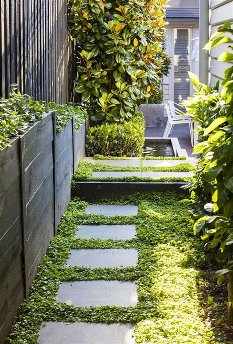 35 Exciting Side House Garden Ideas With Walkway | HomeMydesign