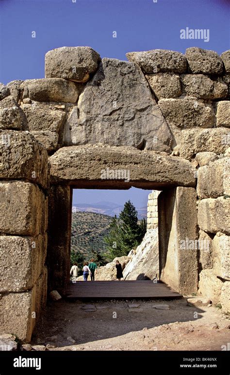 La Puerta De Los Leones En La Acr Polis De Micenas Grecia Fotograf A