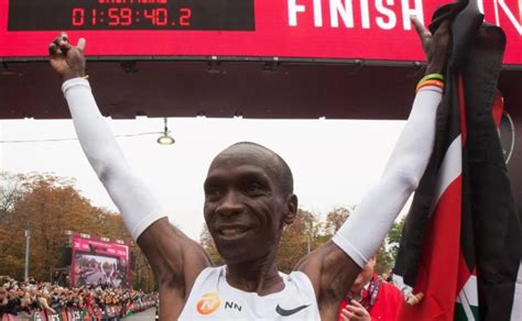 Eliud Kipchoge Se Convierte En La Primera Persona En Bajar De Dos Horas