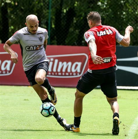 Mais Regular De F Bio Santos Passa De Seis Mil Minutos Em Campo E