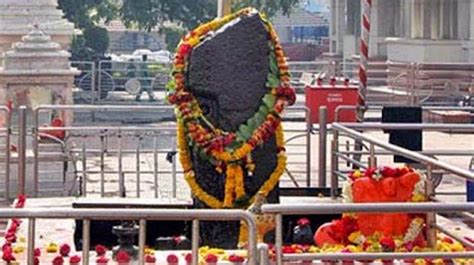 Hinduism: Shani Shingnapur Temple