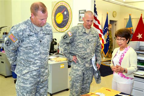 Dla Distribution Susquehanna Commander Makes First Visit To Troop Support Defense Logistics