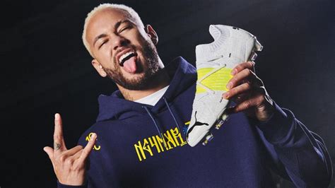 Neymar Ganha Primeira Chuteira Exclusiva Da Puma Veja As Fotos 09 12