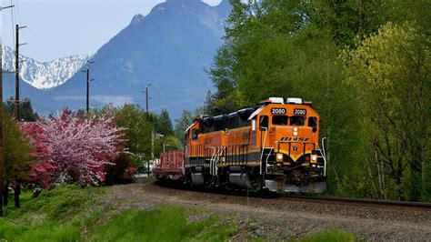 Amtrak And Bnsf Trains On Stevens Pass Cascade Mountains Youtube