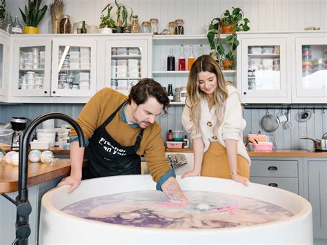 Zoe Sugg & Lush create new bath bomb for #DigitalDetoxDay - Fuzzable