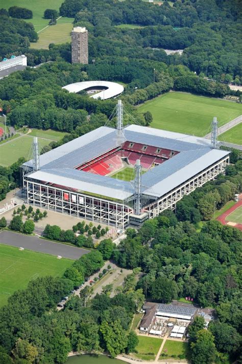 Köln aus der Vogelperspektive Blick auf das Rhein Energie Stadion