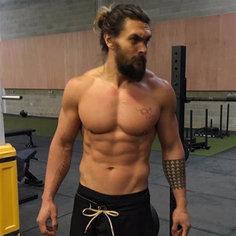 Jason Momoa As Aquaman Pictures Popsugar Entertainment