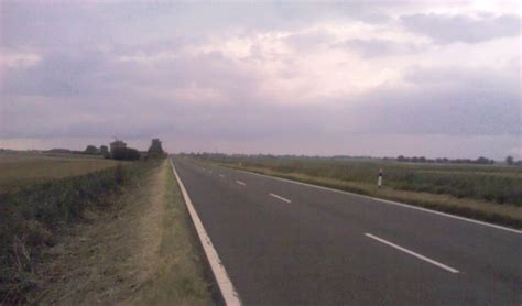 Sixteen Foot Bank B1098 © Jthomas Geograph Britain And Ireland