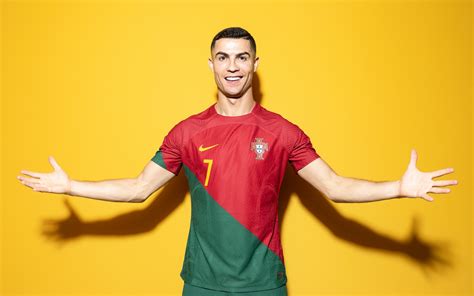 Cristiano Ronaldo Wallpaper 4k Yellow Background