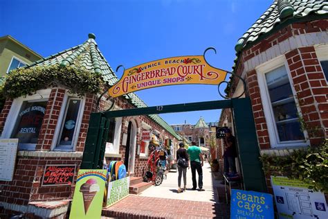 Venice Beach Boardwalk: Shops, Food, Art & Street Performers ...