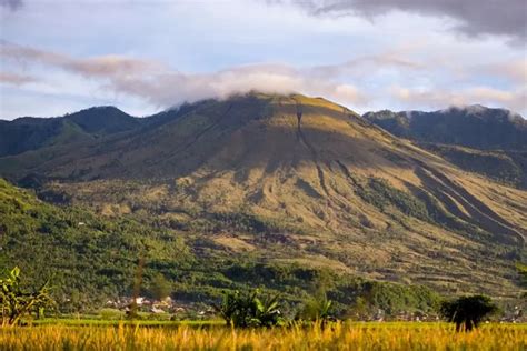 Misteri Tersembunyi Dibalik Gunung Guntur Pantangan Mistis Dan Legenda