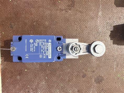 Limit Switch XCKJ10513H29 Telemecanique 074291 XCK J10513H29 EBay