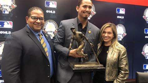 Carrasco shares Roberto Clemente Award with wife