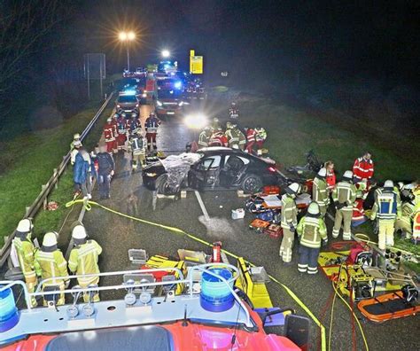 F Nf Verletzte Bei Schwerem Unfall Auf Der B Bei Schwieberdingen