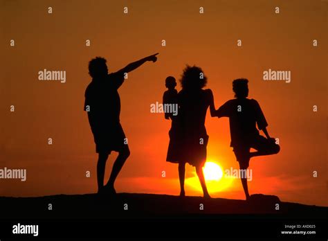 Australia aboriginal people silhouette hi-res stock photography and ...