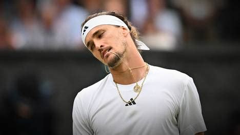 Tennis Zverev Siegt Mit Knochenbruch