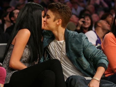 Selena Gomez Kissing Justin Bieber On The Lips In Bed