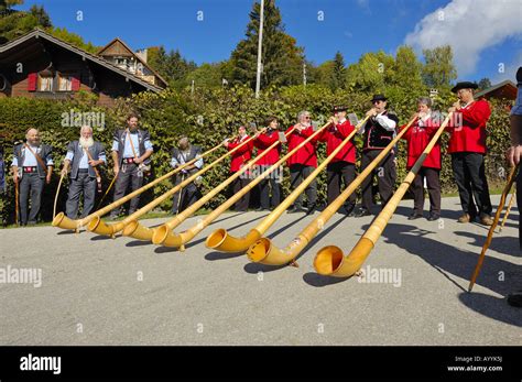 Swiss Alphorn Players Fotos Und Bildmaterial In Hoher Aufl Sung Alamy