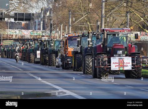 Köln Bauern Demo Bauern Proteste in Köln Bauern blockieren mit Ihren