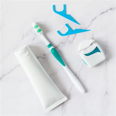 Floss Picks vs. Regular Floss: What Dentists Recommend | The Healthy