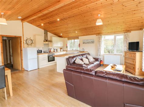 Essex Lodge Yorkshire North Yorkshire England Hot Tub Getaways Hot Tub Cottages Hot Tub