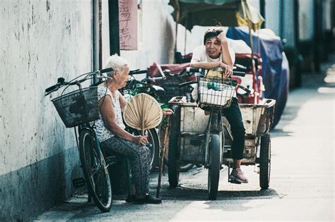 那个被骂“为老不尊”的老人，暴露了25亿人的窘境，深刻 知乎