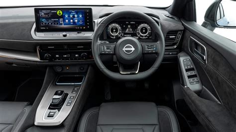 Nissan Qashqai Interior Layout & Technology | Top Gear